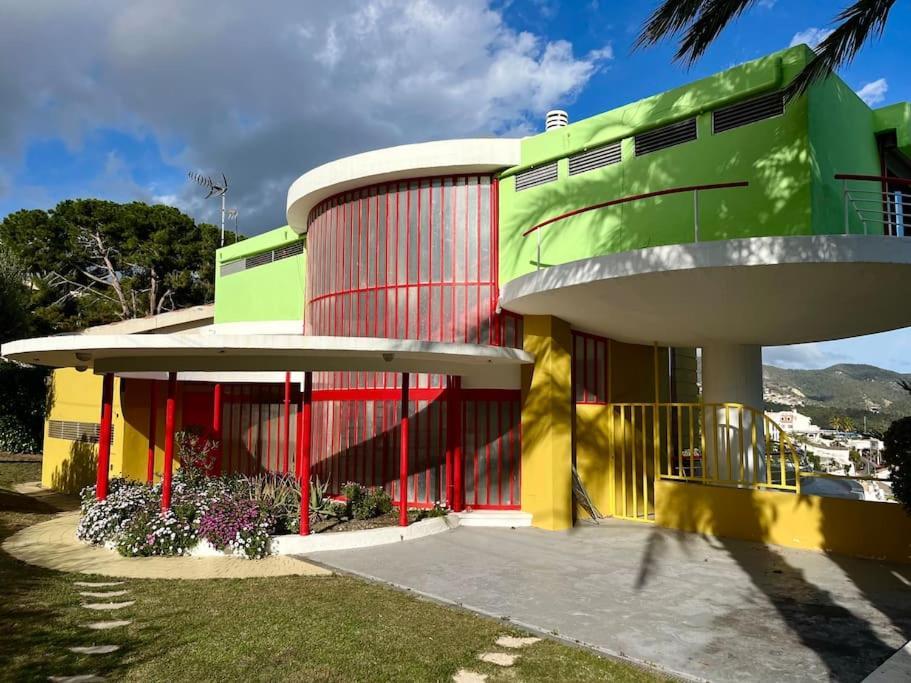 Iconic Overlooking Villa Sitges